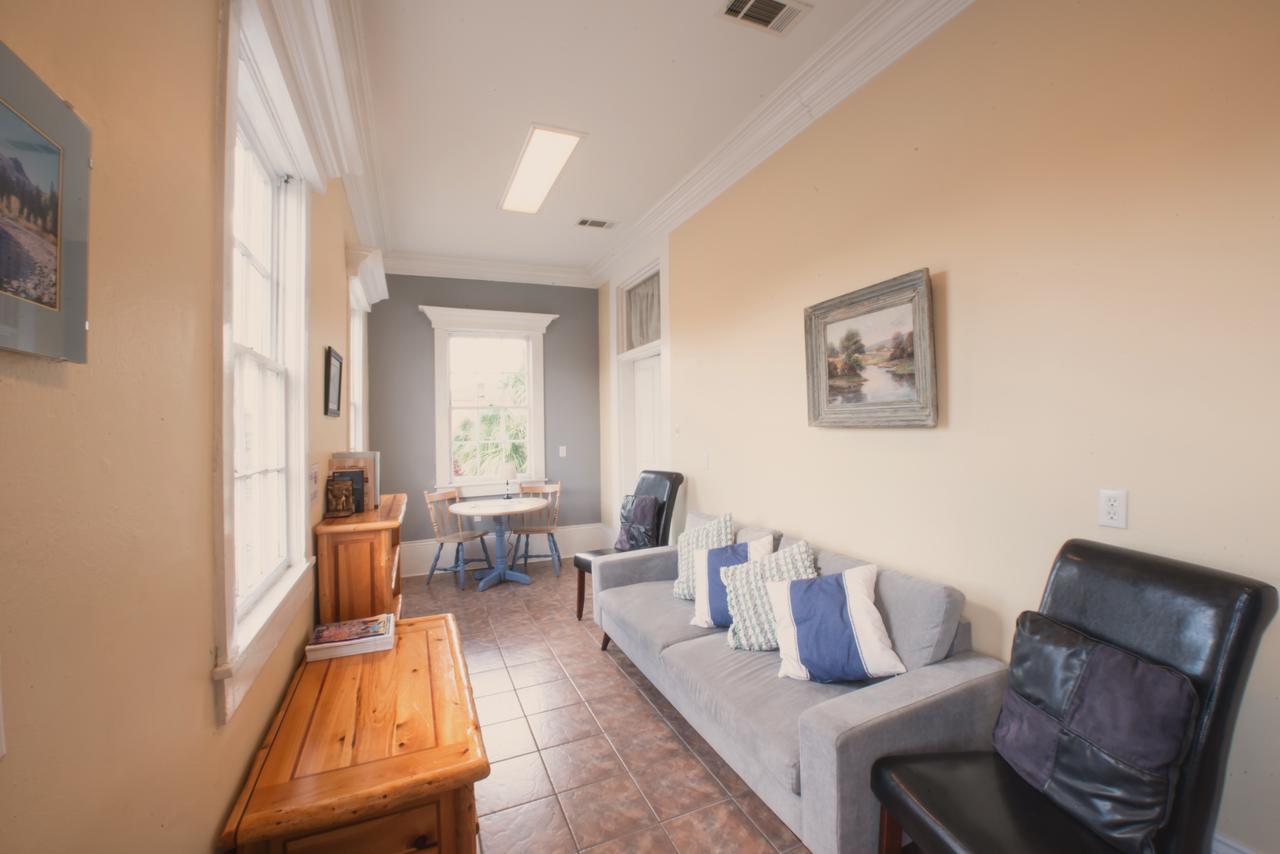 Nola Hostal