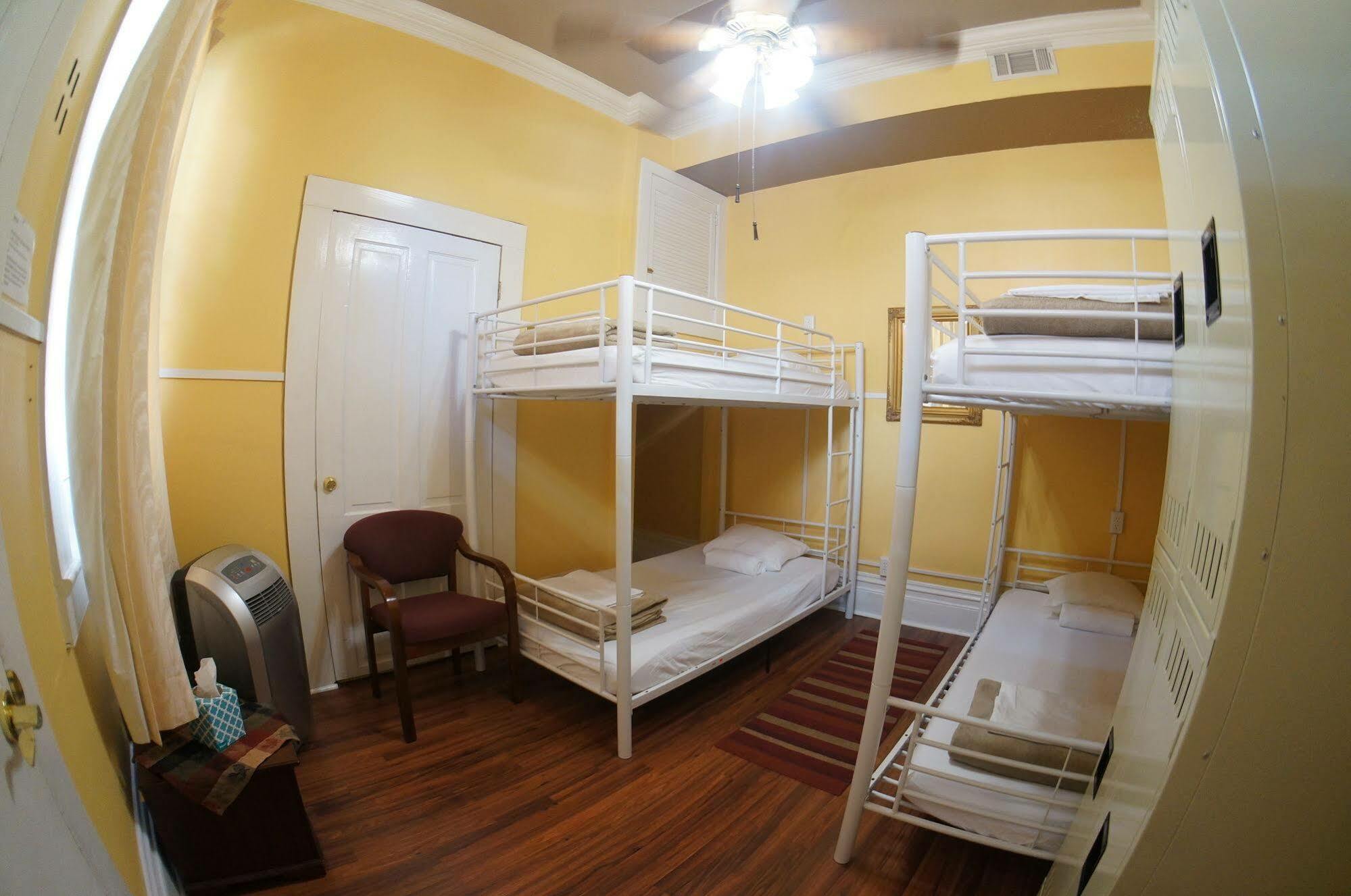 Hostal Nola *