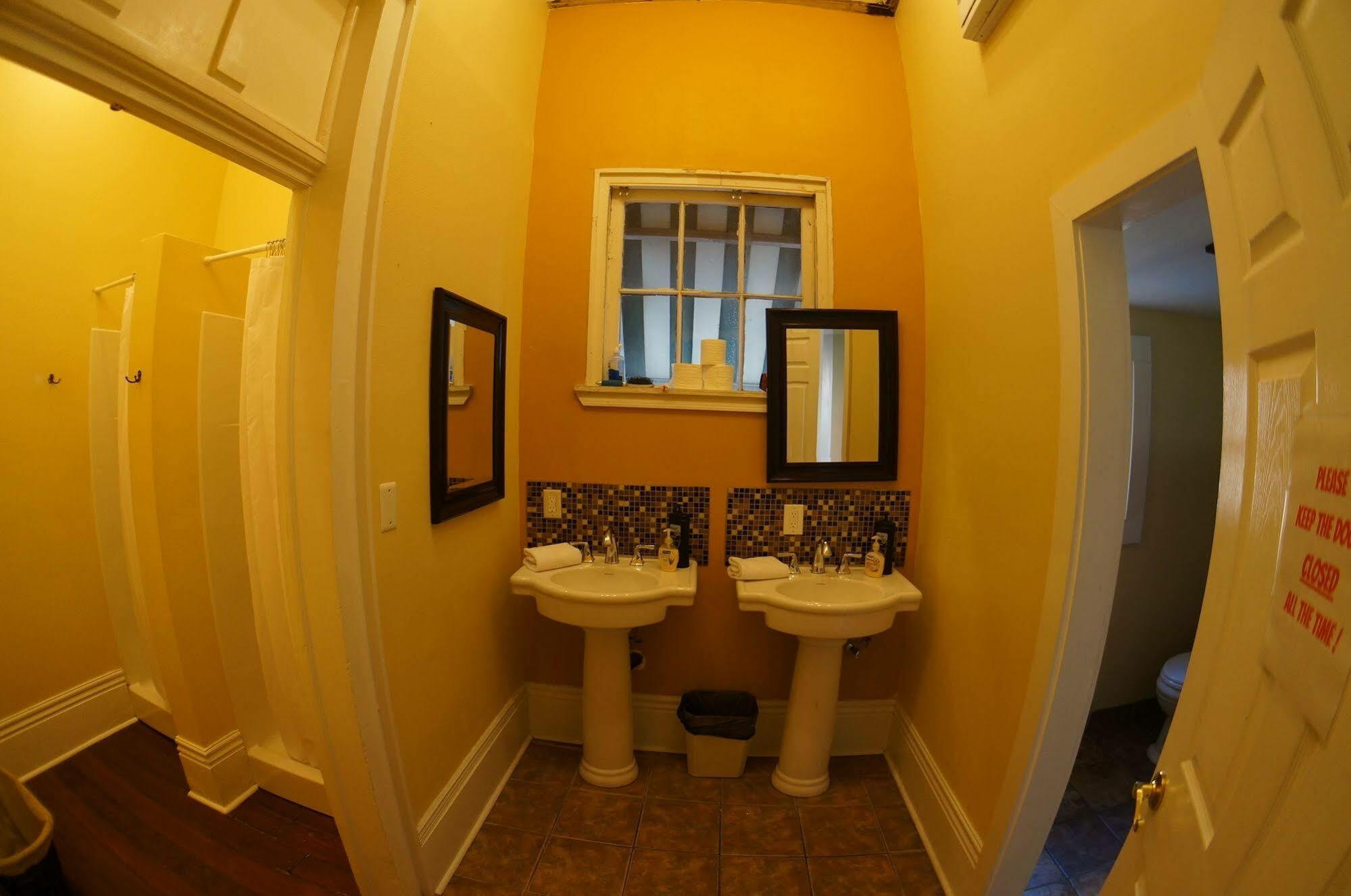 Nola Hostal